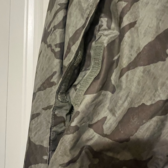 NORTHFACE Men’s Camo Wind Jacket, XL - Picture 7 of 8
